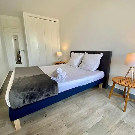 Marinesappartement, 2min Plage, Acces Direct Port Apartament
